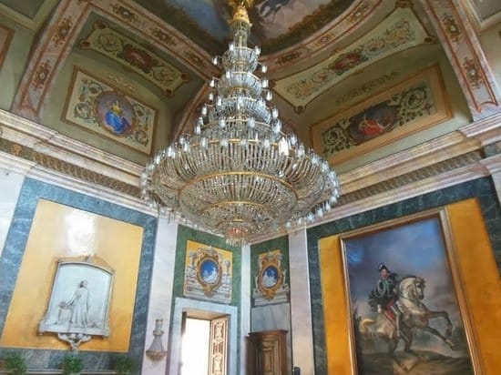 Ein Hauch von Geschichte im Herzen der Stadt: Das Rathaus von Cuneo öffnet seine Pforten