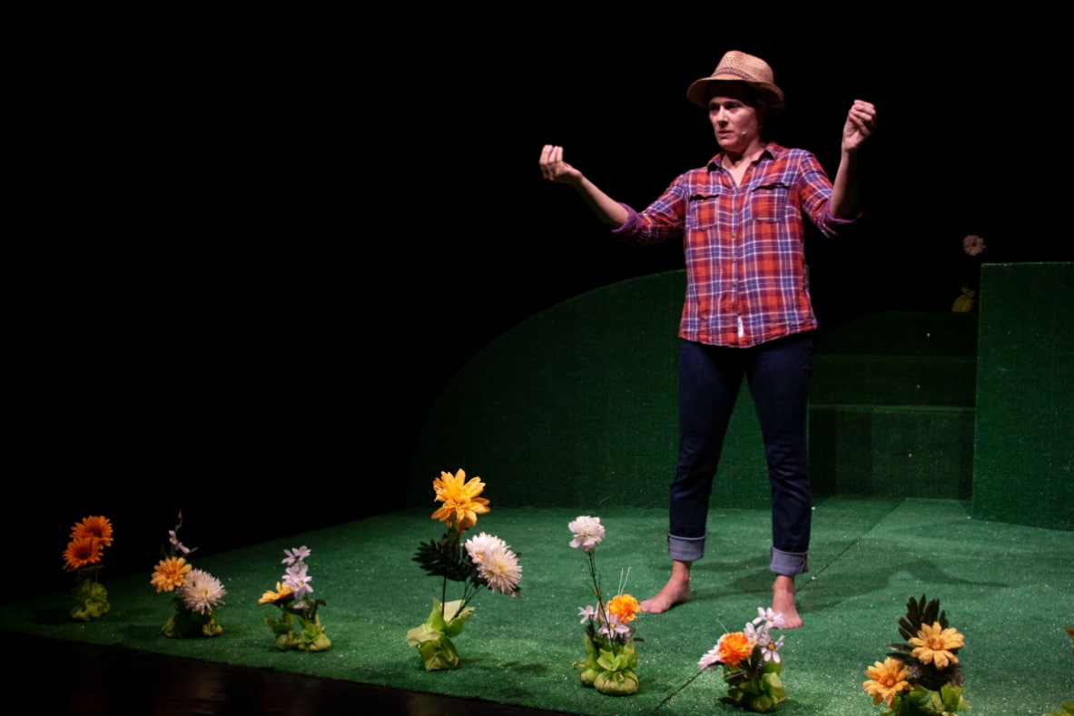 Simona, l'histoire d'un bourdon – Dispari Teatro