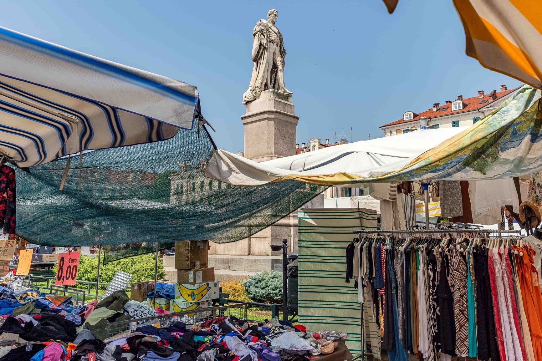 Sapori e Saperi: Tour del Centro Storico e Degustazioni al Mercato